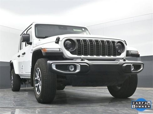 Used 2024 Jeep Gladiator Sport image 44