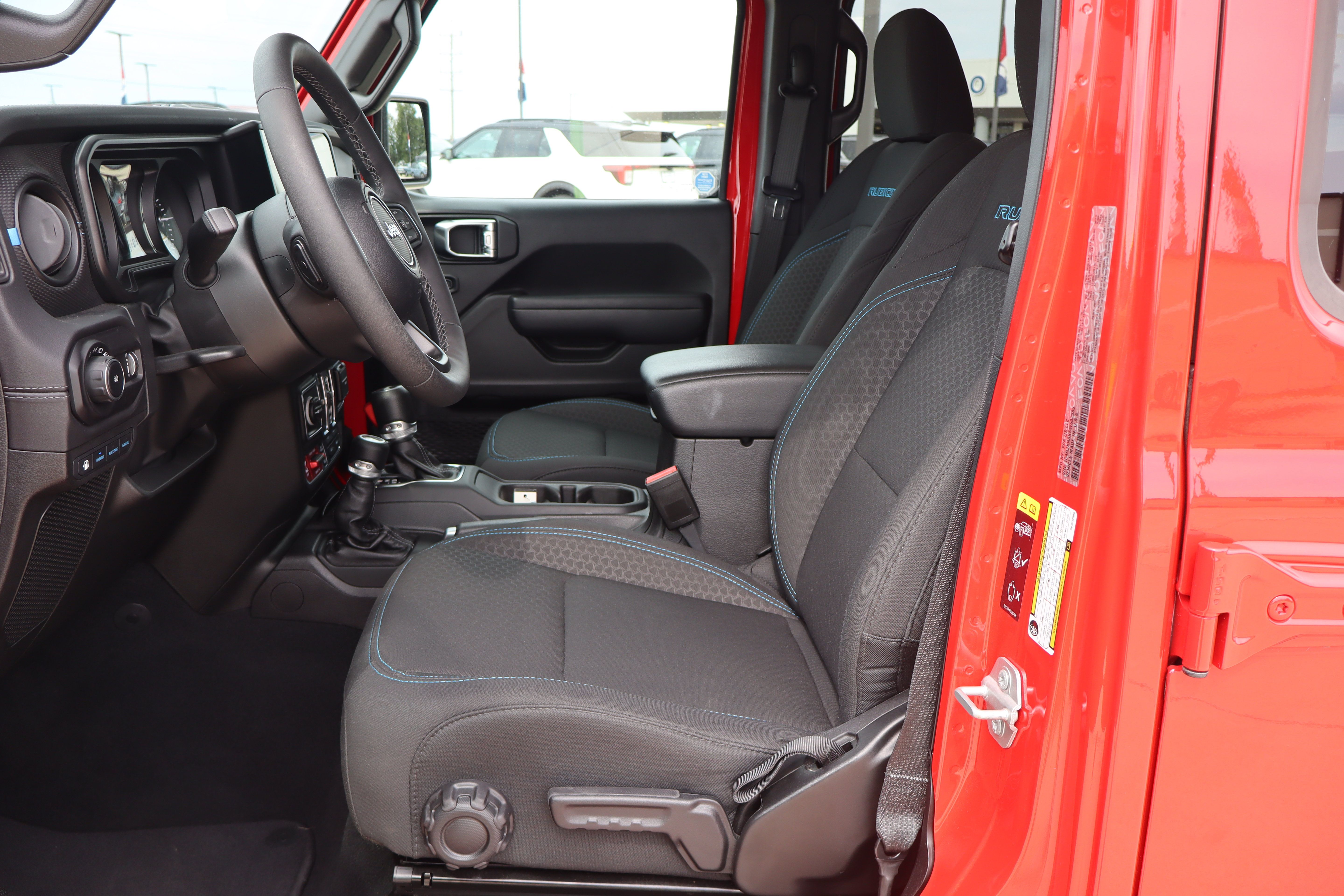 Used 2025 Jeep Wrangler Unlimited Rubicon 4xe w/ Convenience Group AWD/4WD image 9