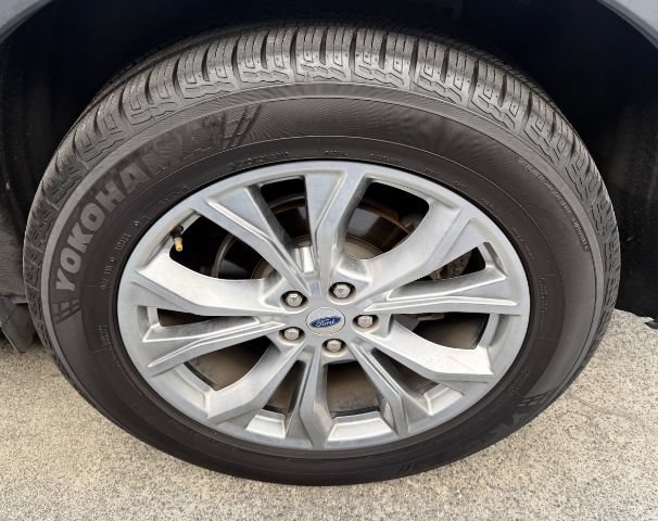 Used 2020 Ford Explorer XLT w/ Equipment Group 202A AWD/4WD image 32