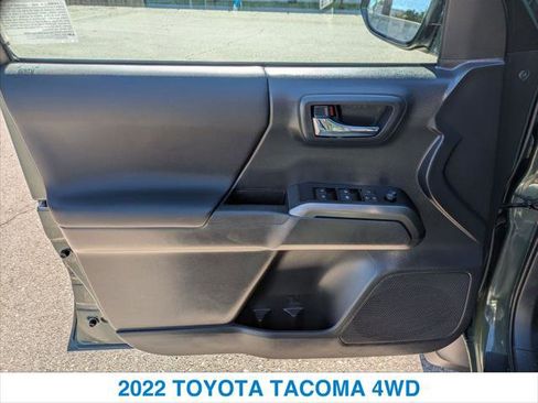 Used 2022 Toyota Tacoma TRD Sport w/ Technology Package image 12