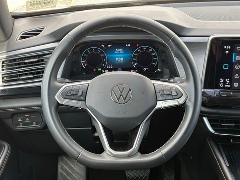 Used 2025 Volkswagen Atlas Cross Sport SE image 17