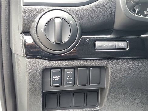 Certified 2024 Nissan Titan SV w/ SV Convenience Package image 7