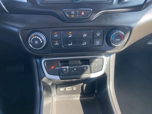 Used 2024 GMC Terrain SLE image 27