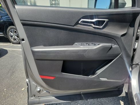 Certified 2024 Kia Sportage LX FWD image 12