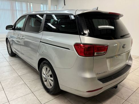 Used 2017 Kia Sedona LX image 7