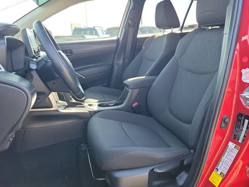 Used 2022 Toyota Corolla Cross LE image 20