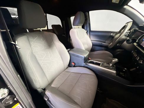 Used 2019 Toyota Tacoma TRD Sport image 31