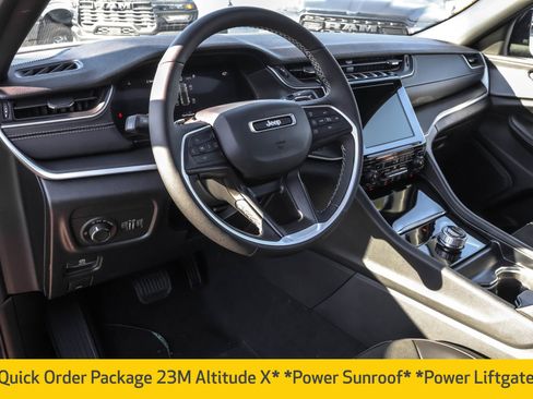New 2025 Jeep Grand Cherokee Altitude image 4