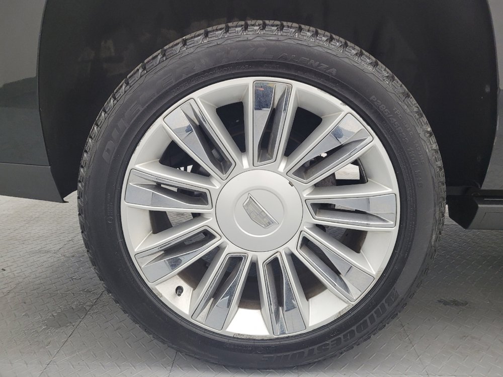Used 2017 Cadillac Escalade ESV Platinum AWD/4WD image 31