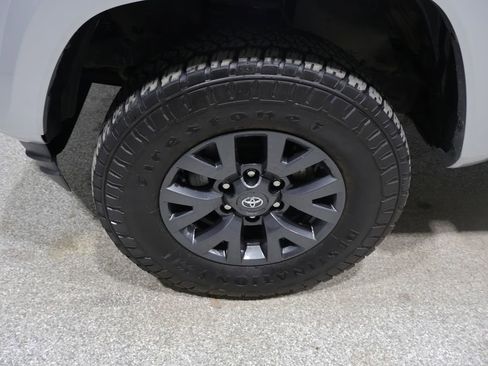 Used 2022 Toyota Tacoma SR5 w/ Technology Package AWD/4WD image 9