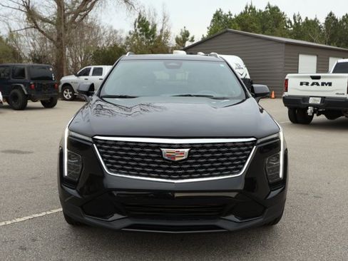 Used 2024 Cadillac XT4 Premium Luxury image 2