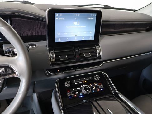 Used 2021 Lincoln Navigator Reserve w/ Luxury Package AWD/4WD image 5