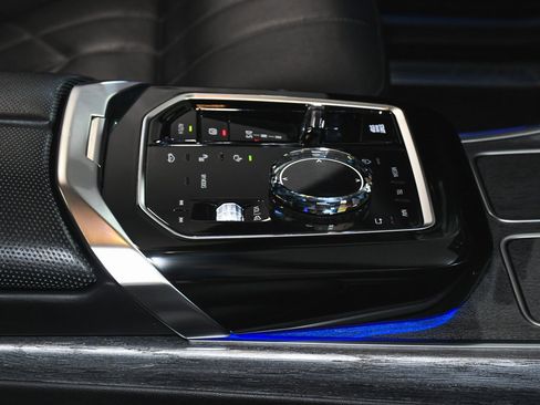 Used 2025 BMW 740i image 96