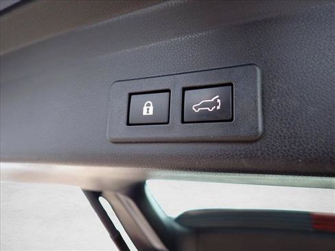 Used 2022 Subaru Ascent Premium w/ Convenience Package AWD/4WD image 9