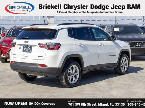 Used 2025 Jeep Compass Latitude image 12