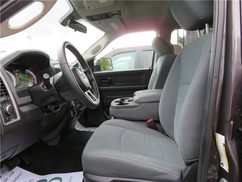 Used 2017 RAM 2500 Tradesman w/ Chrome Appearance Group AWD/4WD image 4