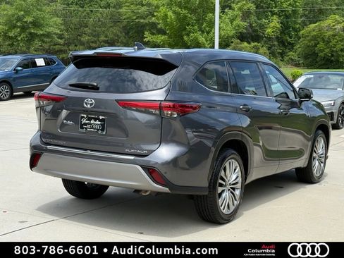 Used 2023 Toyota Highlander Platinum FWD image 13