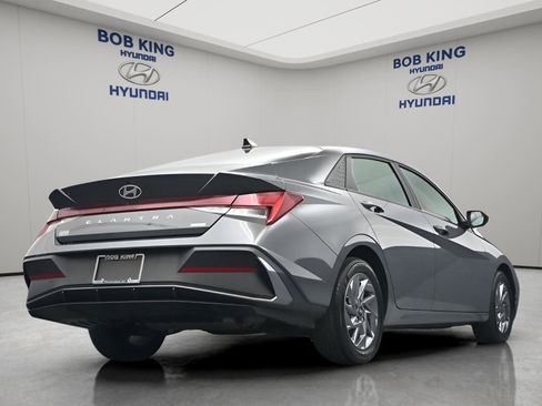 Certified 2024 Hyundai Elantra Blue FWD image 28