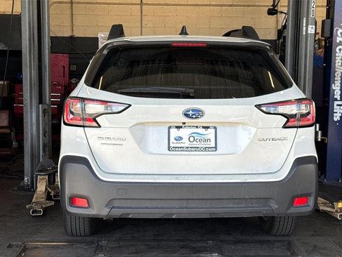 Used 2025 Subaru Outback Premium image 5