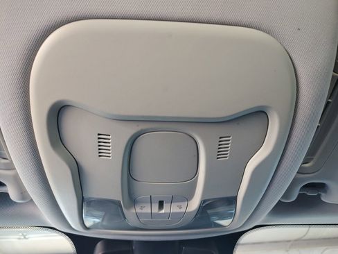 Used 2016 Jeep Renegade Latitude image 6