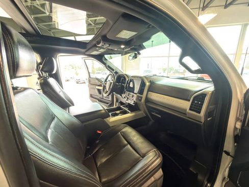 Used 2022 Ford F250 Lariat w/ Lariat Ultimate Package AWD/4WD image 21