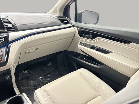 Used 2025 Honda Odyssey Touring image 11