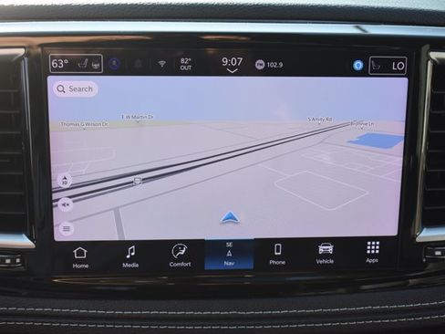 Used 2024 Chrysler Pacifica Limited FWD image 28