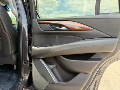 Used 2018 Cadillac Escalade Luxury w/ LPO, Radiant Package AWD/4WD image 34