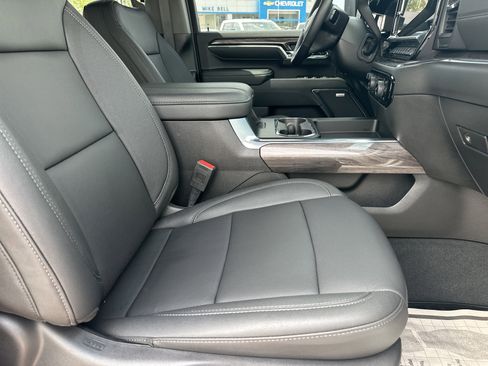 Used 2024 Chevrolet Silverado 2500 LTZ w/ LTZ Convenience Package image 14