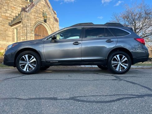 Used 2018 Subaru Outback 3.6R Limited AWD/4WD image 1