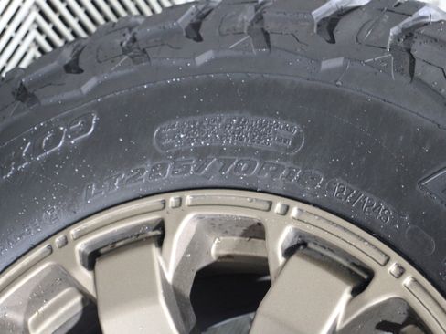 Used 2025 Toyota Tacoma 4x4 Double Cab Hybrid image 40