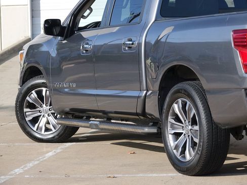 Used 2019 Nissan Titan SL image 32