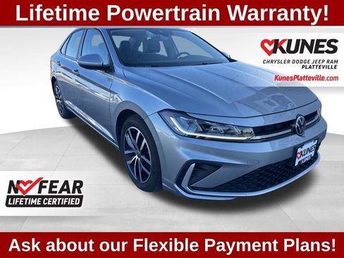 Used 2025 Volkswagen Jetta SE image 1