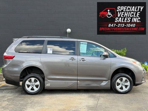 Used 2018 Toyota Sienna LE FWD image 6