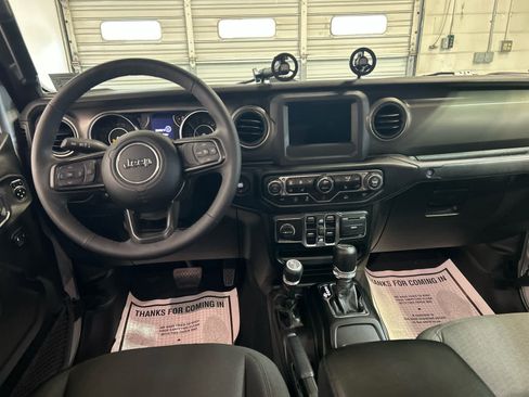 Used 2023 Jeep Gladiator Sport AWD/4WD image 4