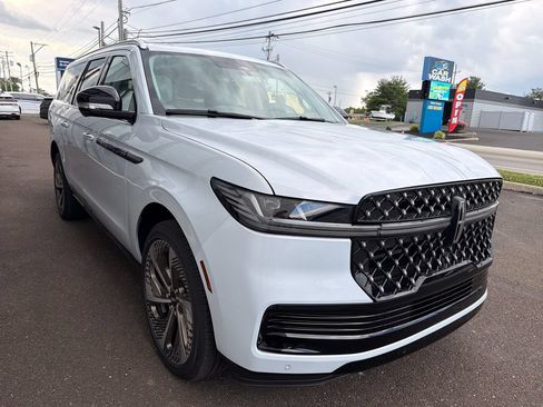 New 2026 Lincoln Navigator L Black Label AWD/4WD image 3