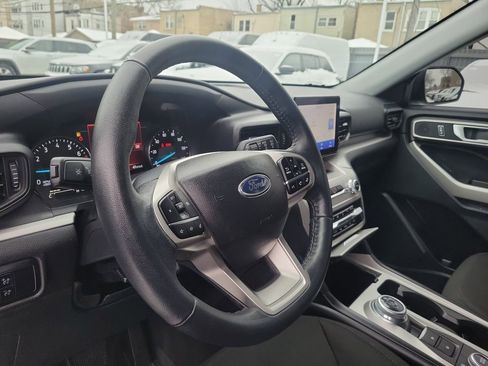 Used 2023 Ford Explorer XLT image 17