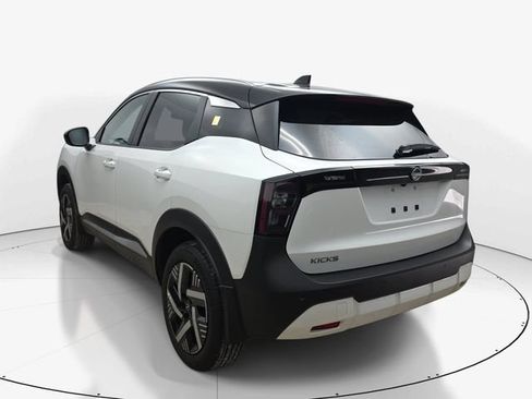 Used 2026 Nissan Kicks SV FWD image 8
