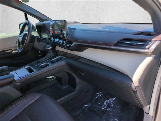 Used 2024 Toyota Sienna Platinum FWD image 26