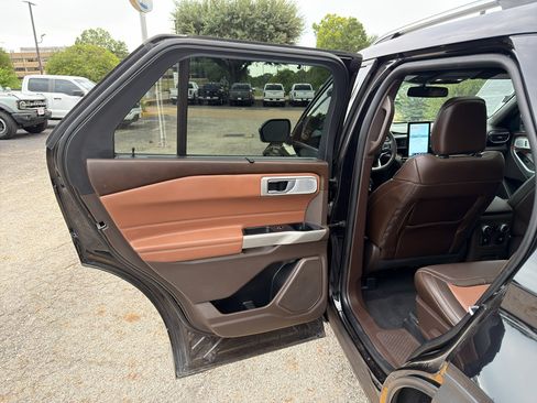 Used 2023 Ford Explorer King Ranch w/ Technology Package RWD image 26