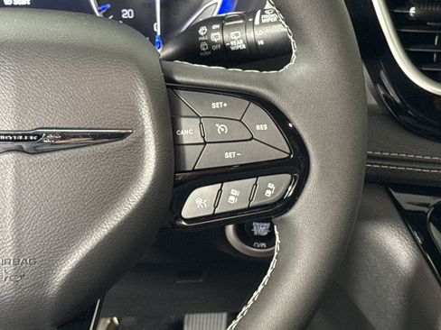 New 2026 Chrysler Pacifica Select image 18