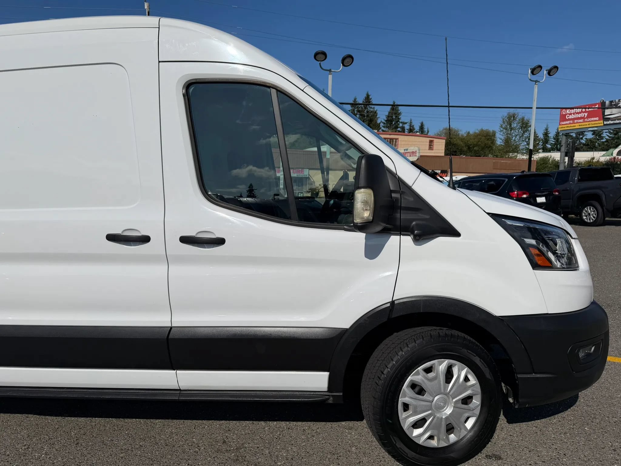 Used 2023 Ford Transit 250 Medium Roof w/ Exterior Upgrade Package RWD image 4