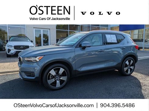 Used 2022 Volvo XC40 T5 Momentum w/ Premium Package image 1