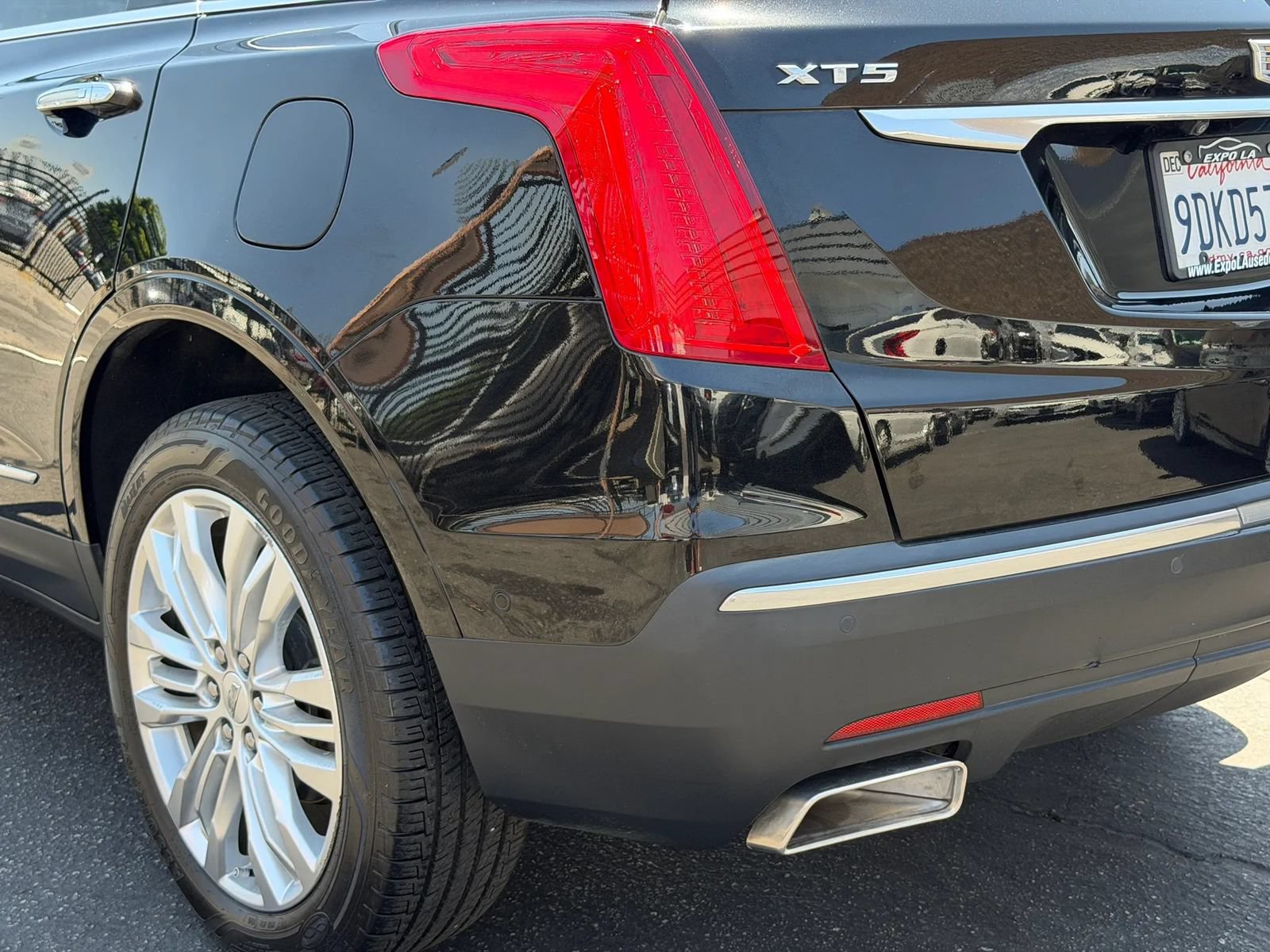 Used 2017 Cadillac XT5 Premium Luxury w/ Driver Assist Package FWD image 26