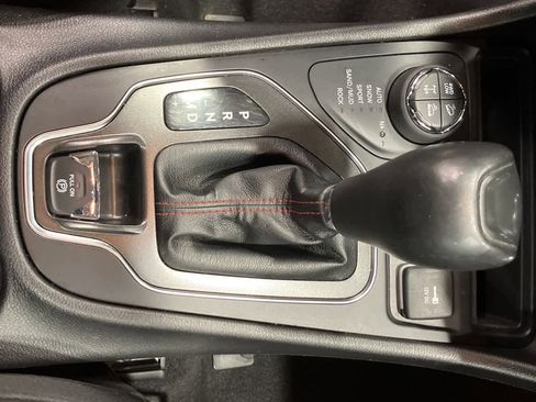 Used 2020 Jeep Cherokee Trailhawk w/ Cold Weather Group image 15