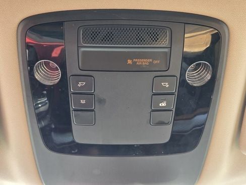 Used 2024 Kia Carnival LX FWD image 38