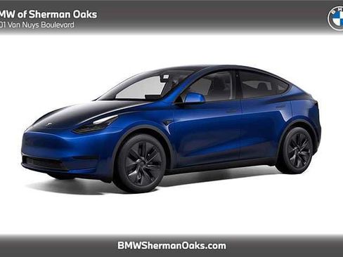 Used 2025 Tesla Model Y Long Range RWD image 1