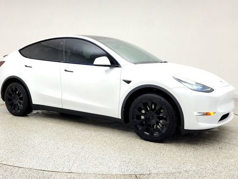 Used 2023 Tesla Model Y AWD image 3