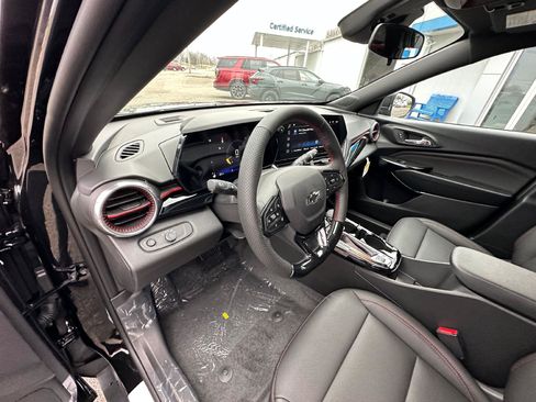 Used 2026 Chevrolet Trax RS FWD image 15