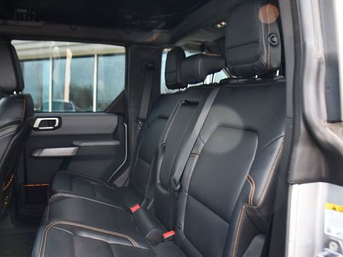 Used 2023 Ford Bronco Badlands image 18